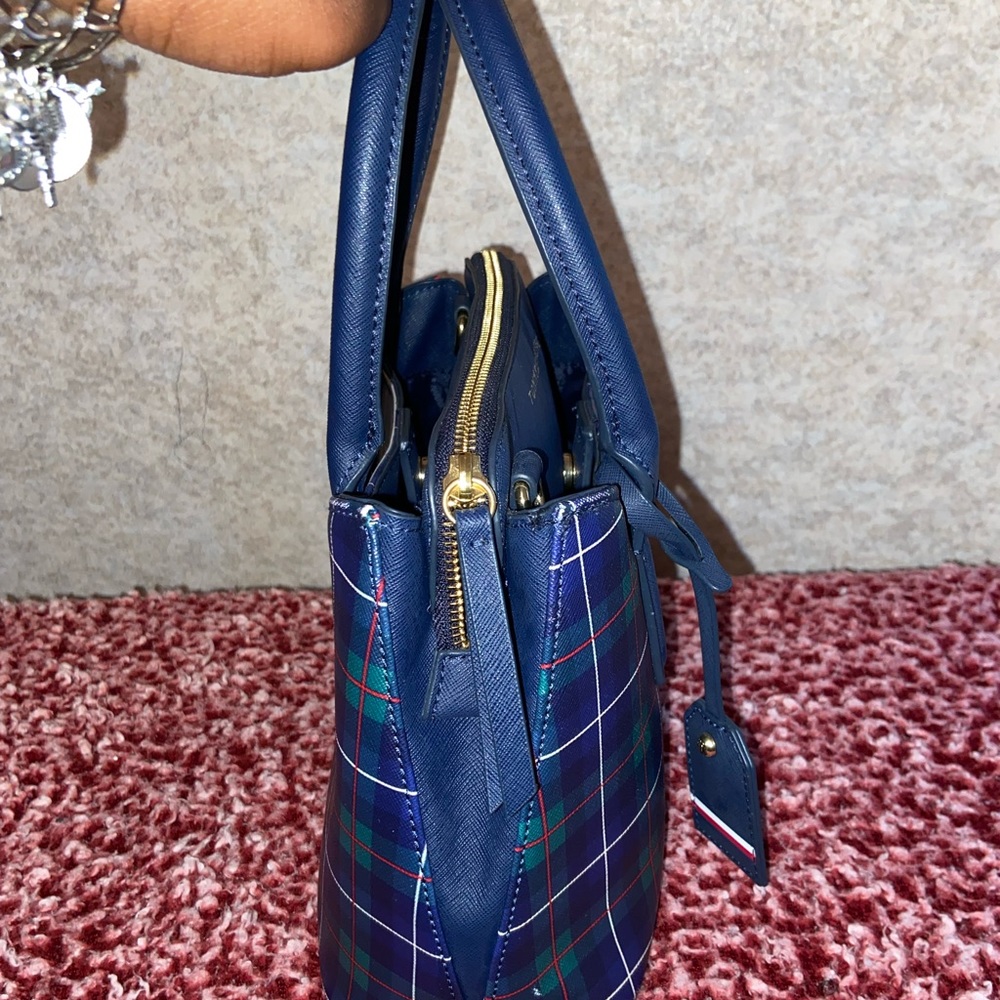 Tommy Hilfiger handbag , in the colors of red white blue in green, medium sized - Picture 3 of 3